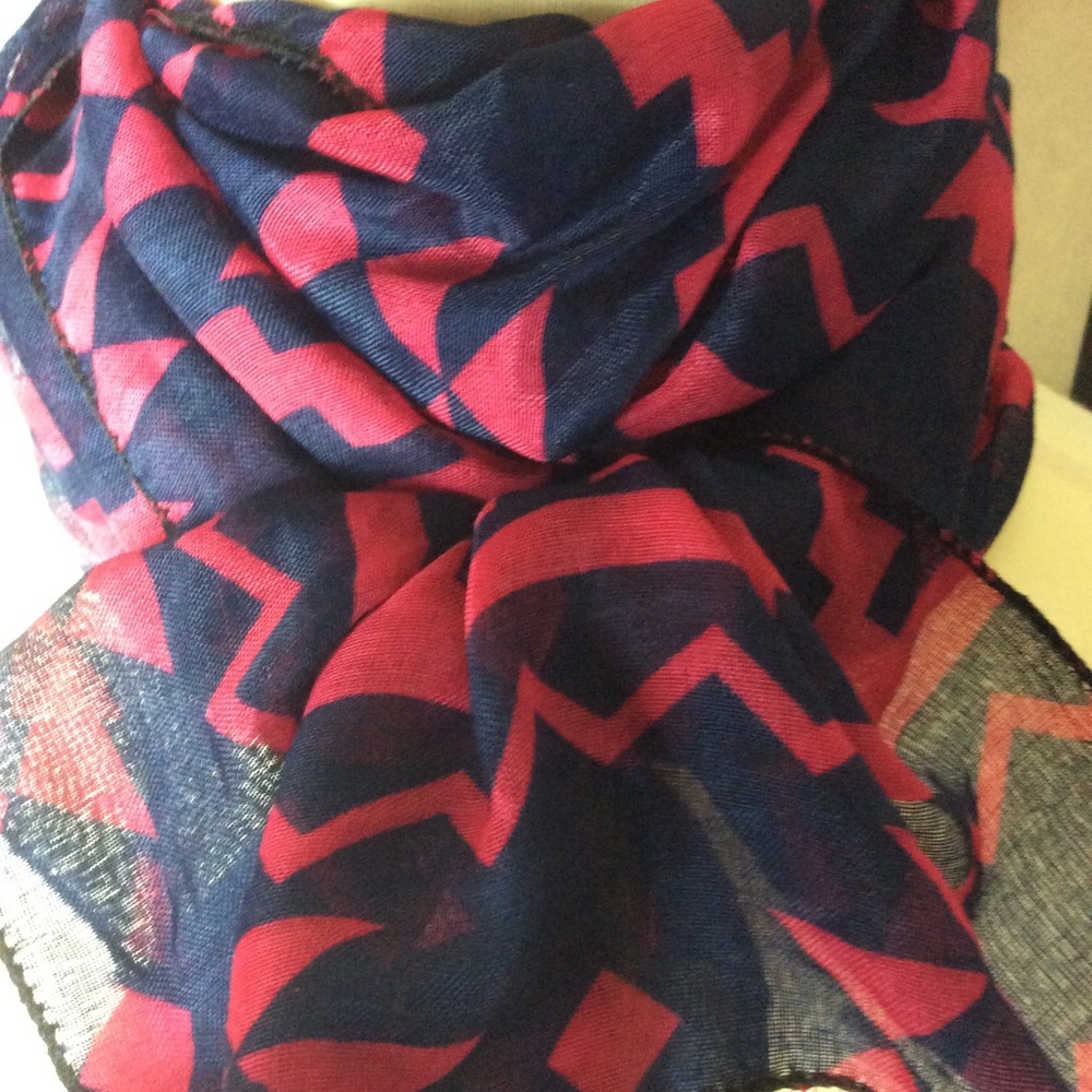 Aztec Pattern Oblong Scarf! - Picture 3 of 4